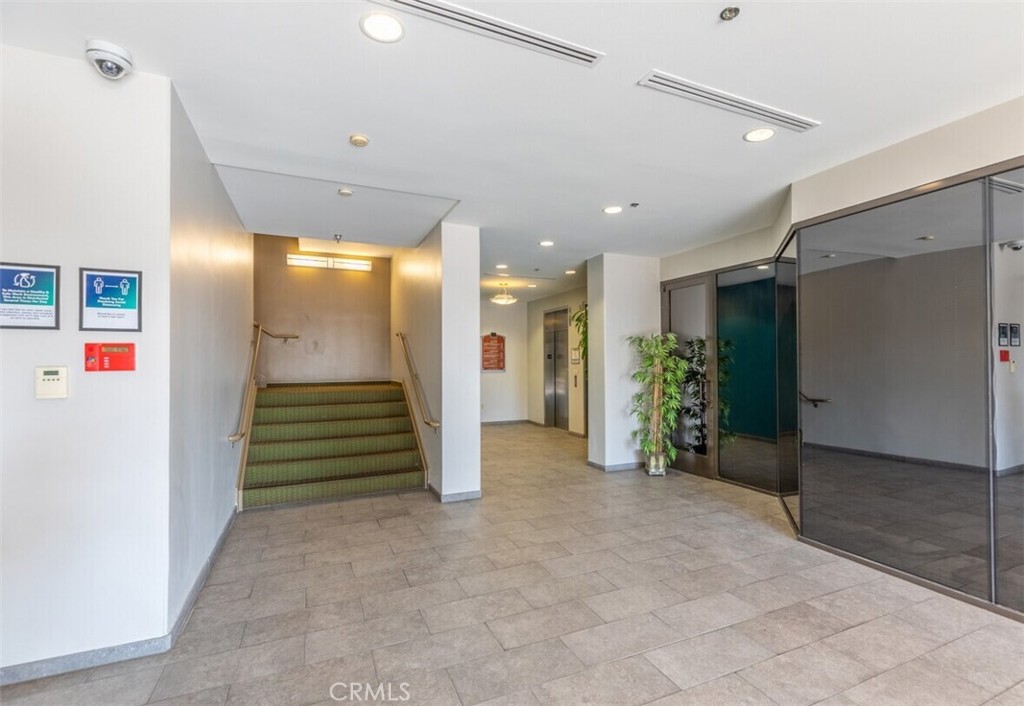 5050 Avenida Encinas 300 Property Photo 4