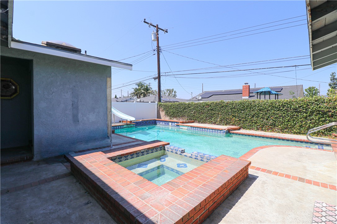 15947 Norcrest Drive Property Photo 18