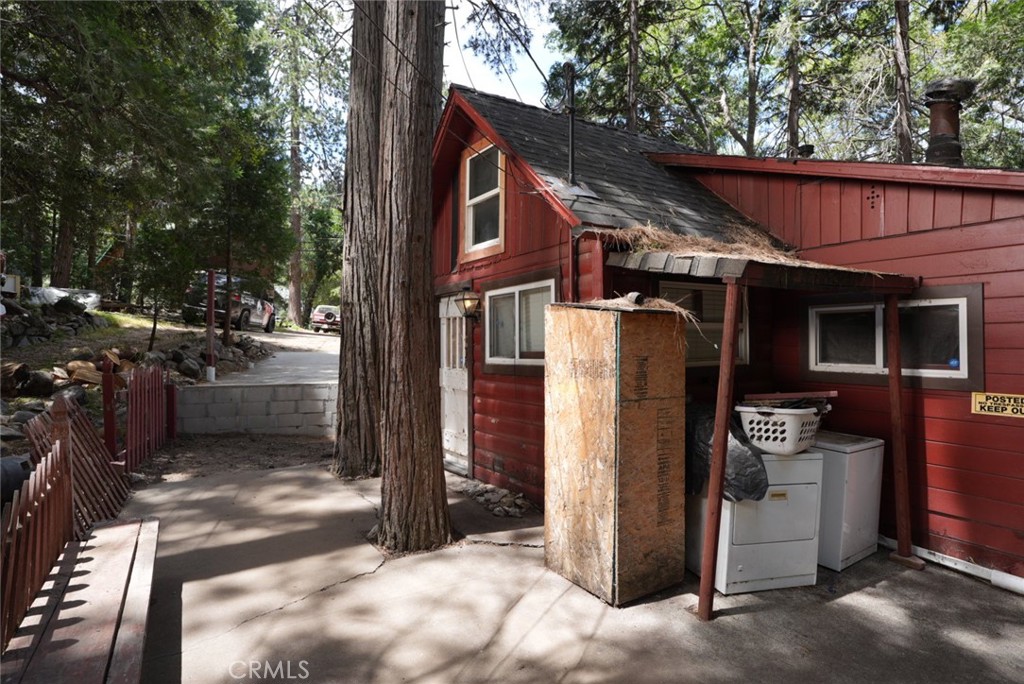 25020 Moon Drive Property Photo 4