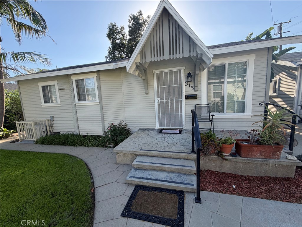 317 N Palm Property Photo 2