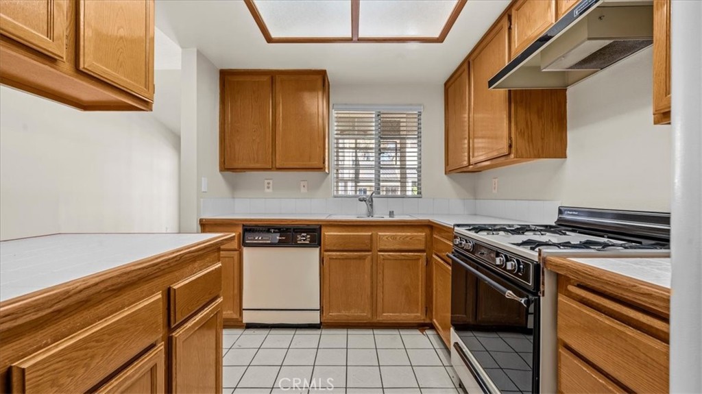 23506 Cambridge Road Property Photo 16