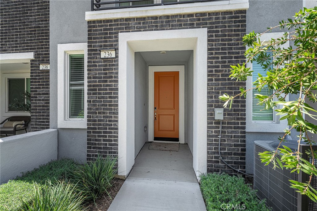 236 Lockhart Way Property Photo 3