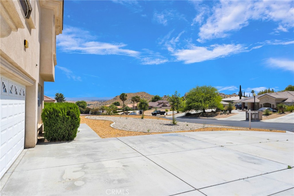 16245 Ridge View Drive Property Photo 10