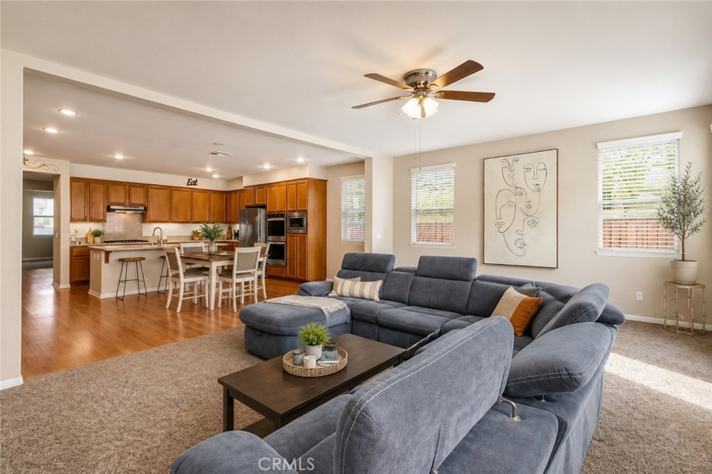 25050 Cliffrose Property Photo 3