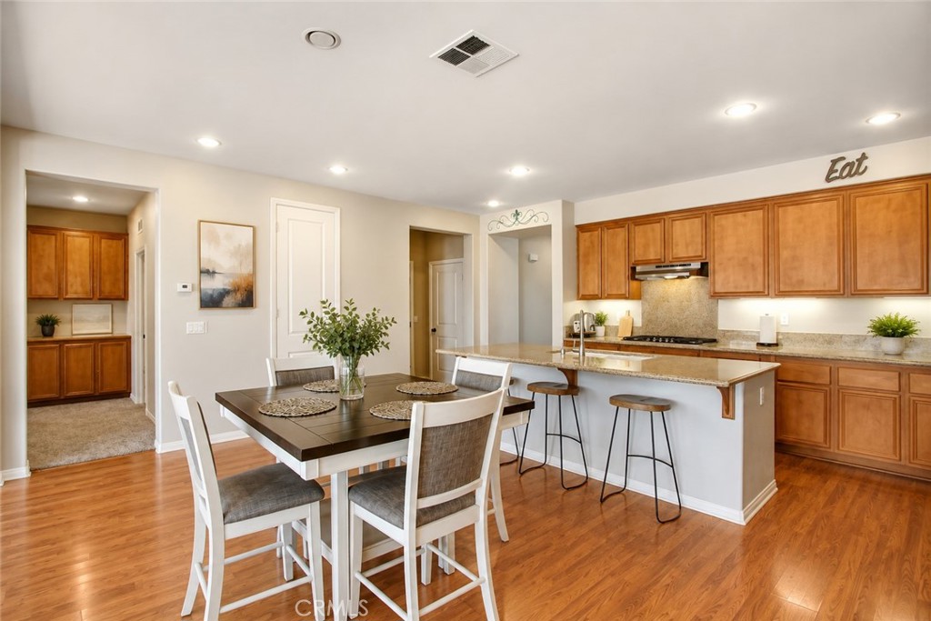25050 Cliffrose Property Photo 6