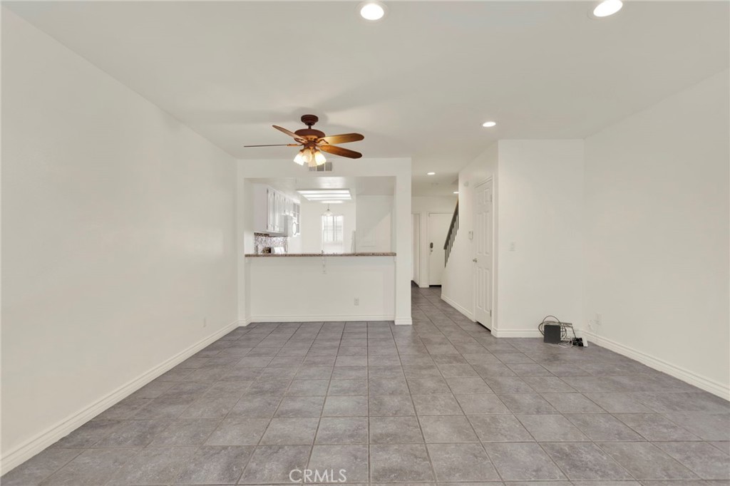 9906 Owensmouth 14 Property Photo 3