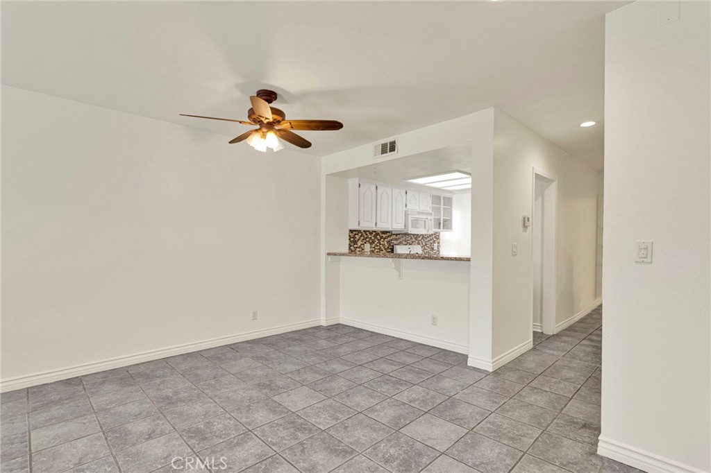 9906 Owensmouth 14 Property Photo 4