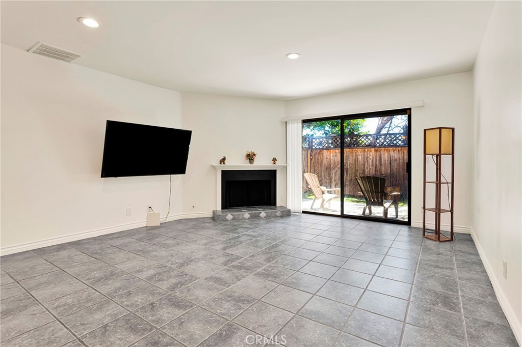 9906 Owensmouth 14 Property Photo 6