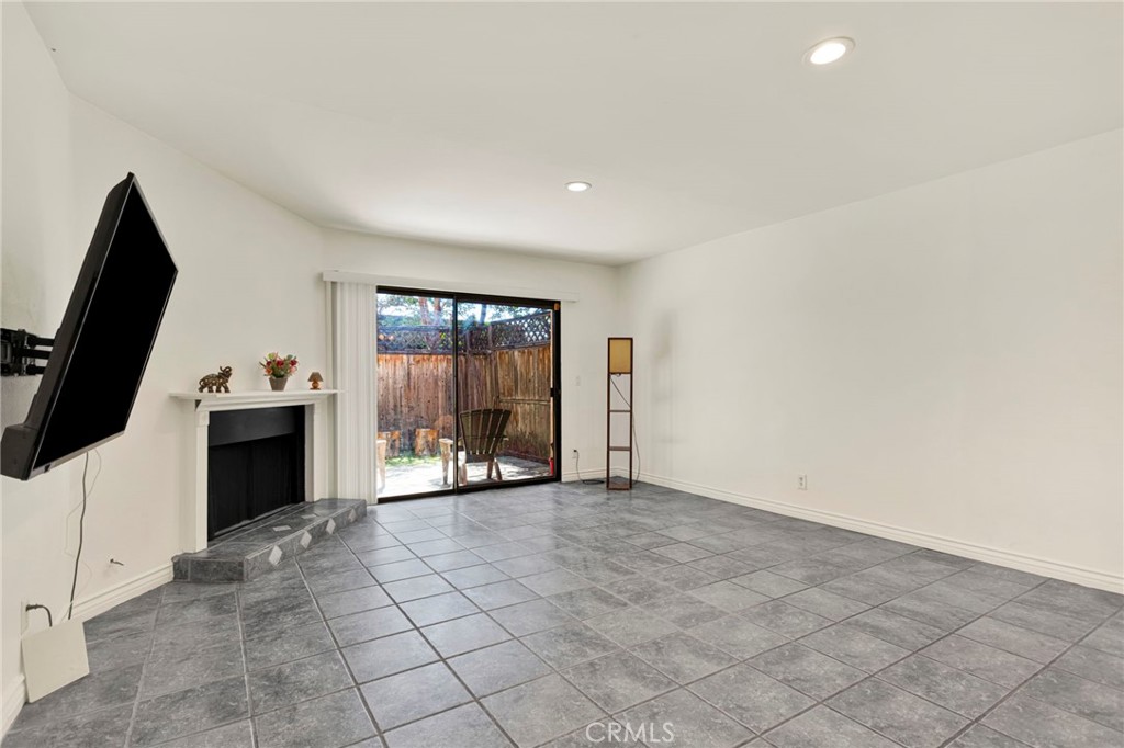 9906 Owensmouth 14 Property Photo 7