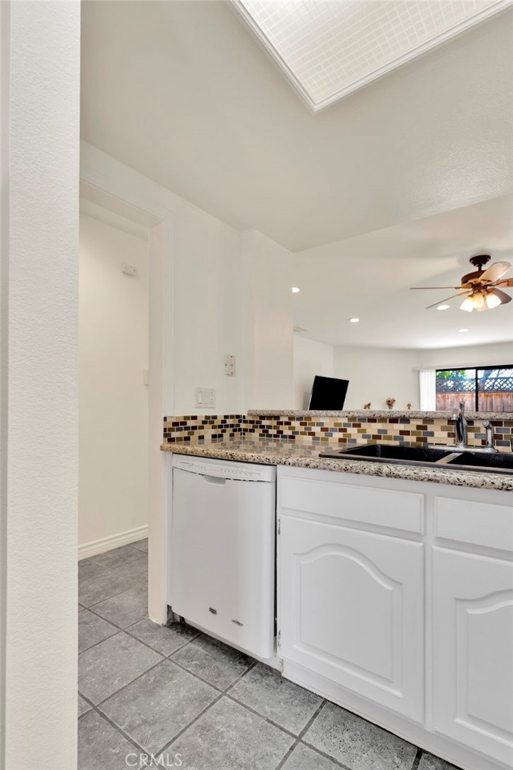 9906 Owensmouth 14 Property Photo 13