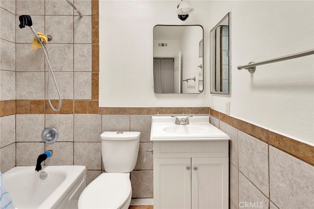 9906 Owensmouth 14 Property Photo 23