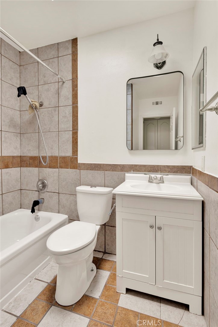 9906 Owensmouth 14 Property Photo 24