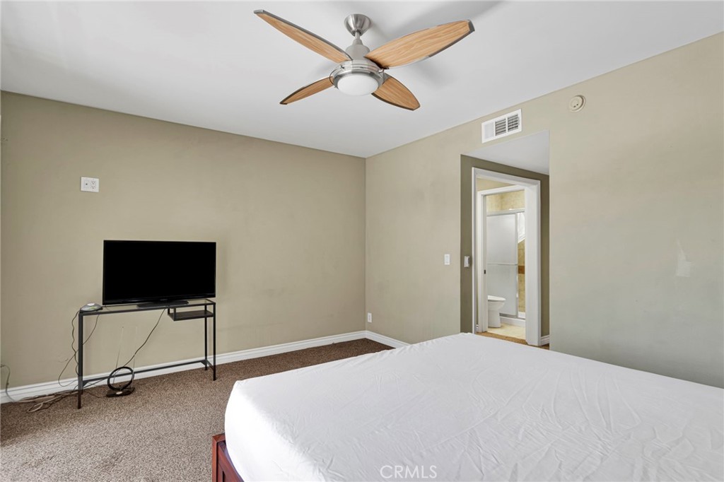 9906 Owensmouth 14 Property Photo 28