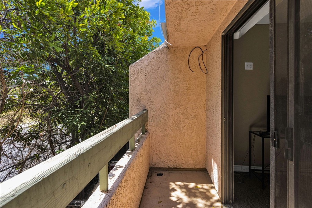 9906 Owensmouth 14 Property Photo 33