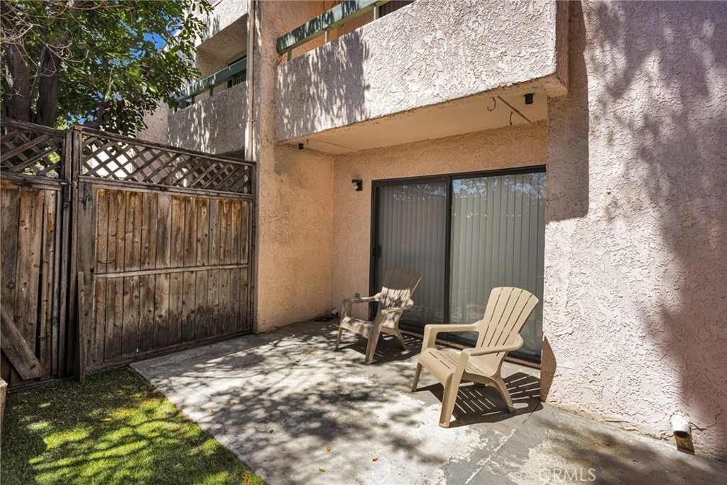 9906 Owensmouth 14 Property Photo 37
