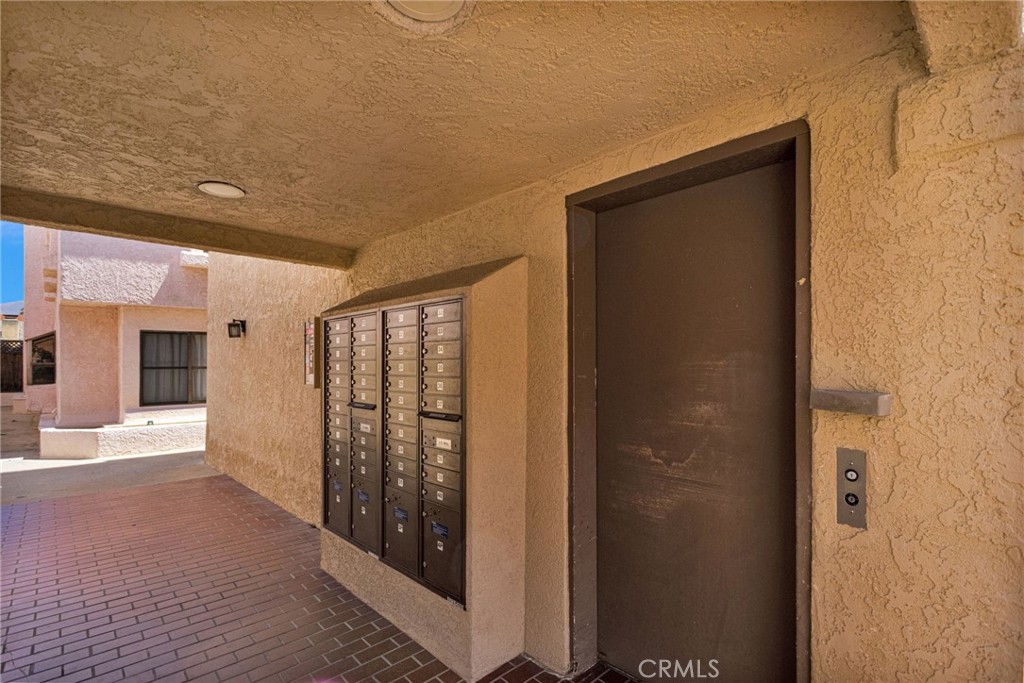9906 Owensmouth 14 Property Photo 42