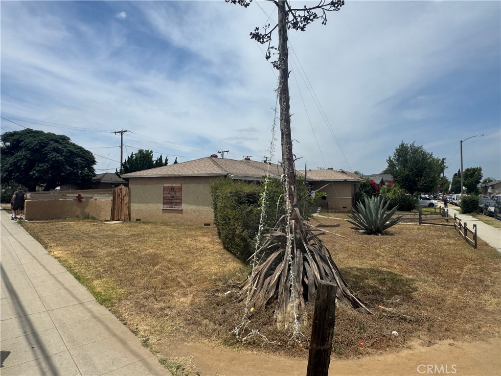 101 W Los Angeles Property Photo 3