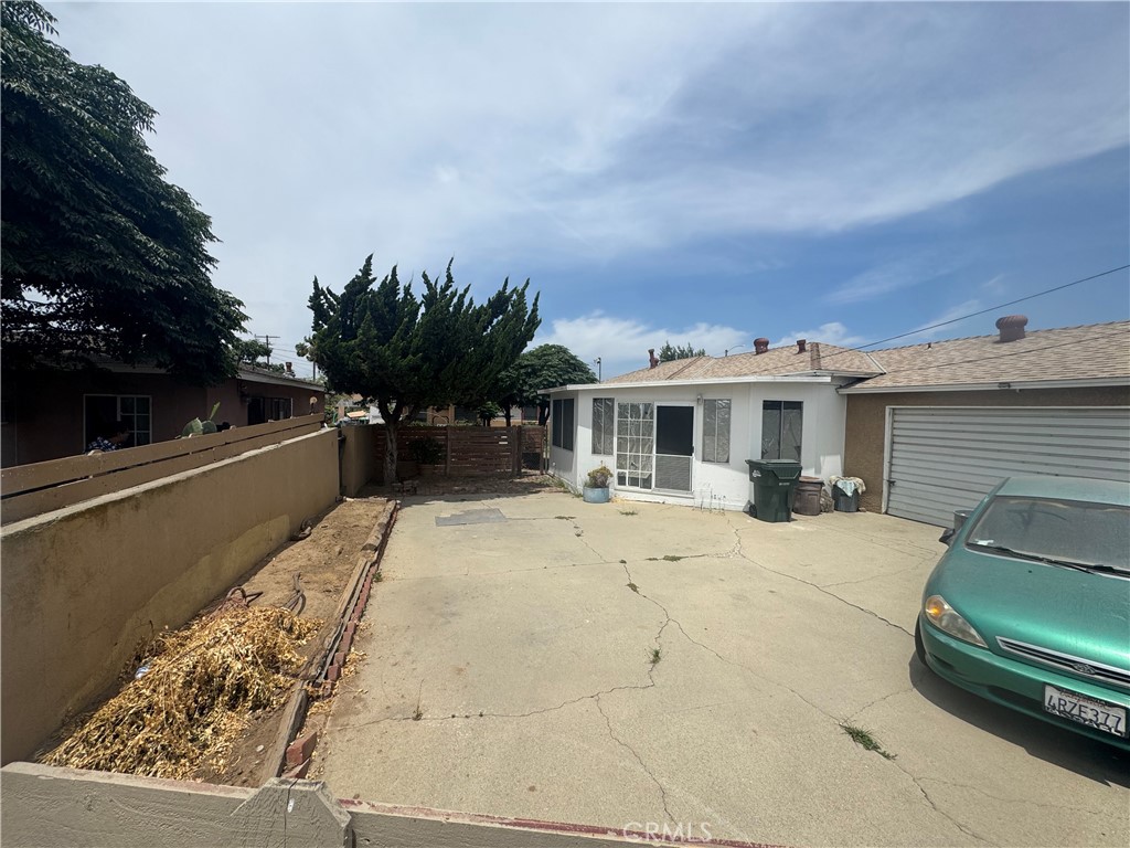 101 W Los Angeles Property Photo 4
