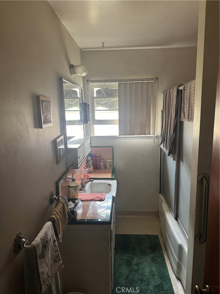 101 W Los Angeles Property Photo 8