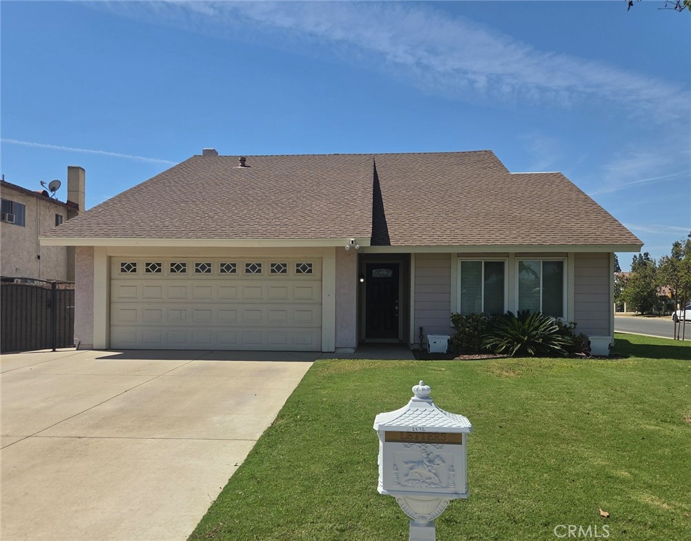2632 S Augusta Avenue Property Photo 1