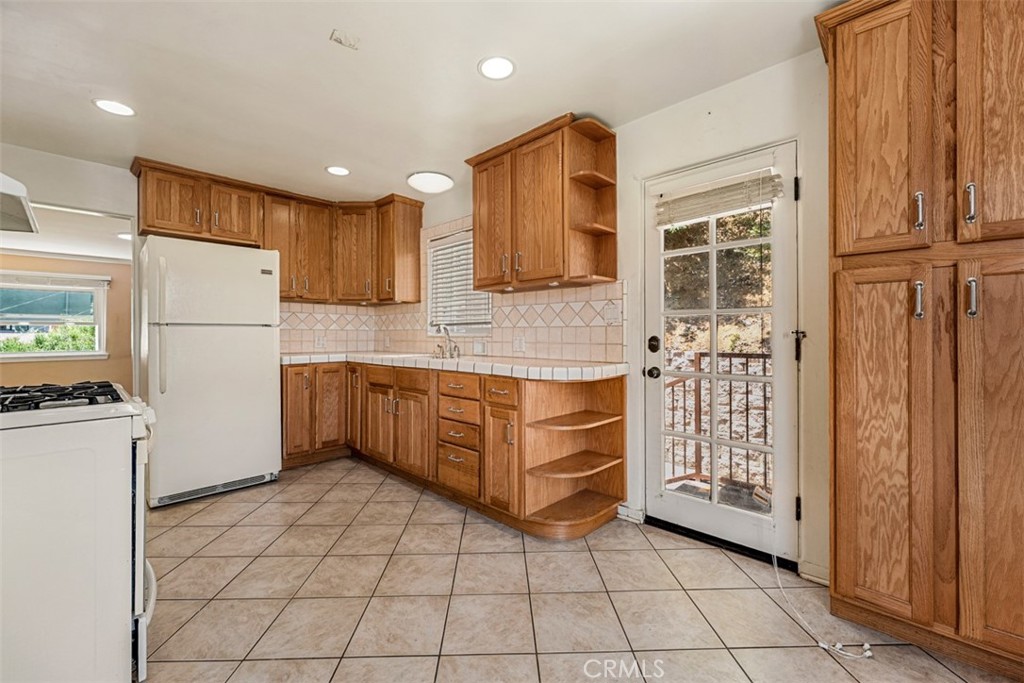8248 Mannix Property Photo 31