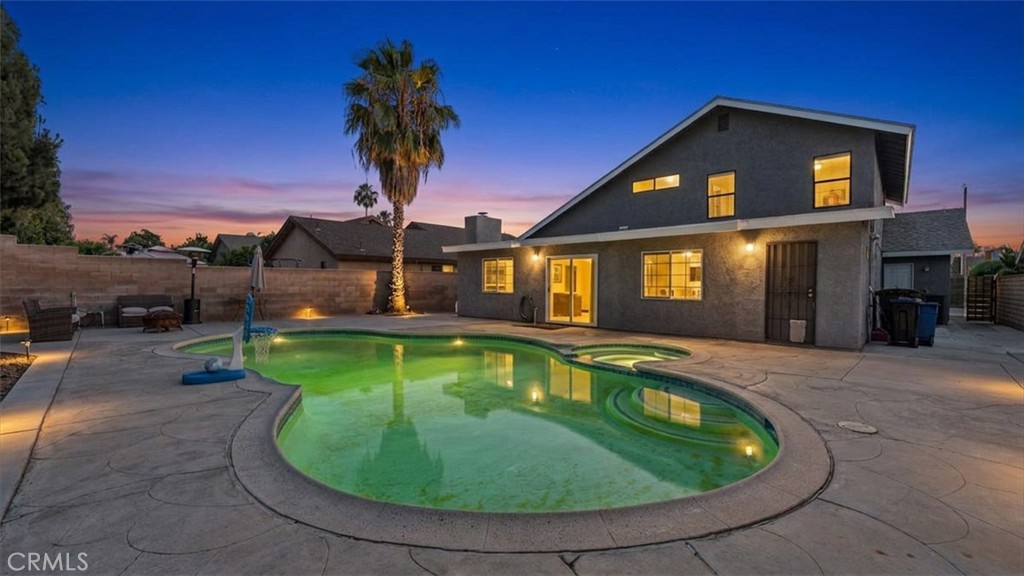 1445 E Bermuda Dunes Property Photo 4