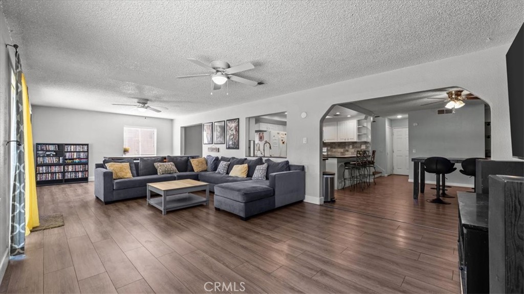 1445 E Bermuda Dunes Property Photo 6