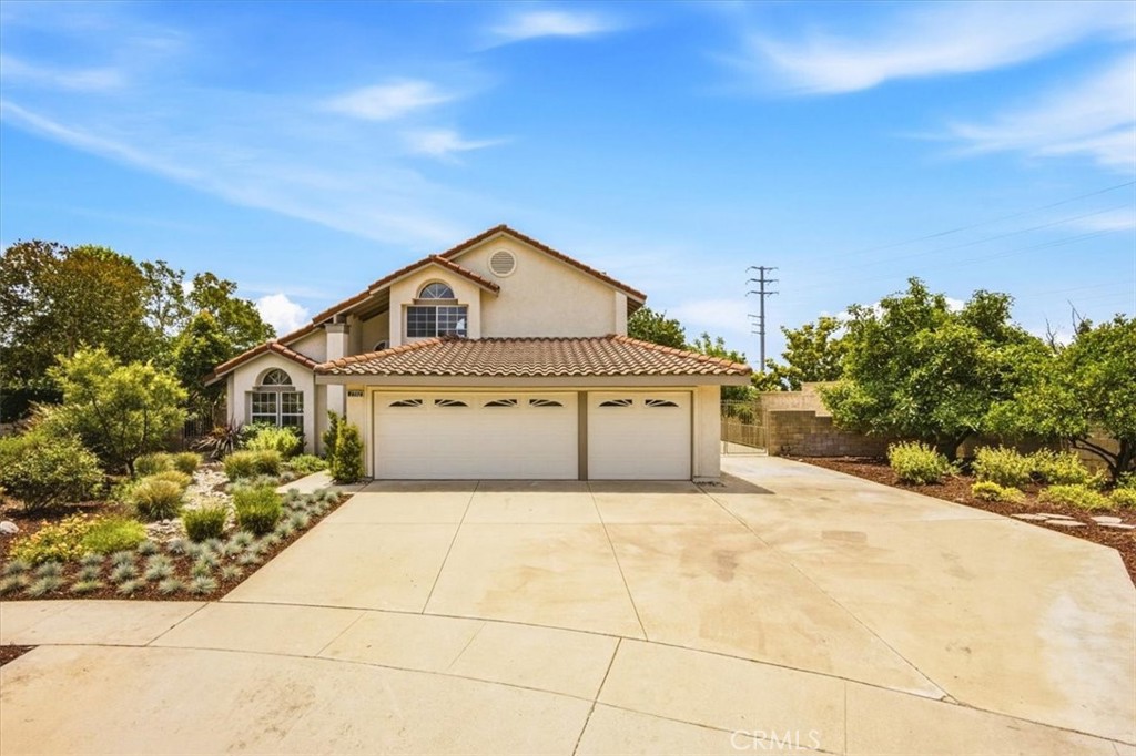 1592 Evergreen Property Photo 1