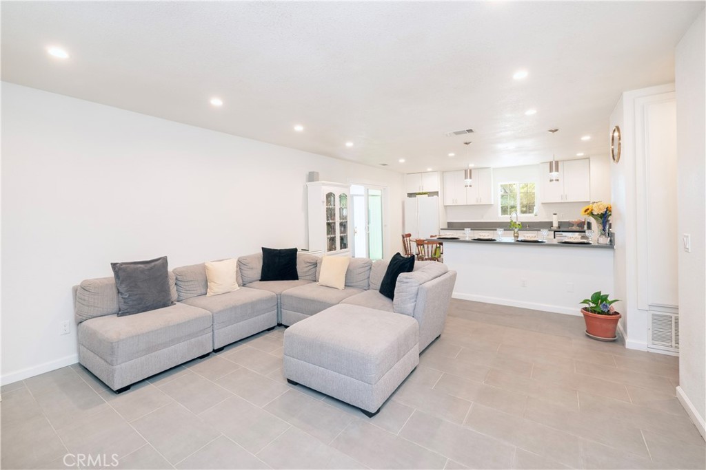 10707 Redwood Property Photo 4
