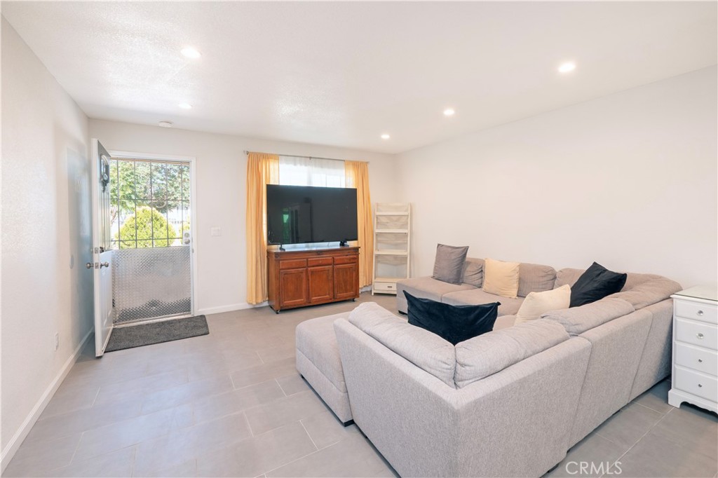 10707 Redwood Property Photo 5