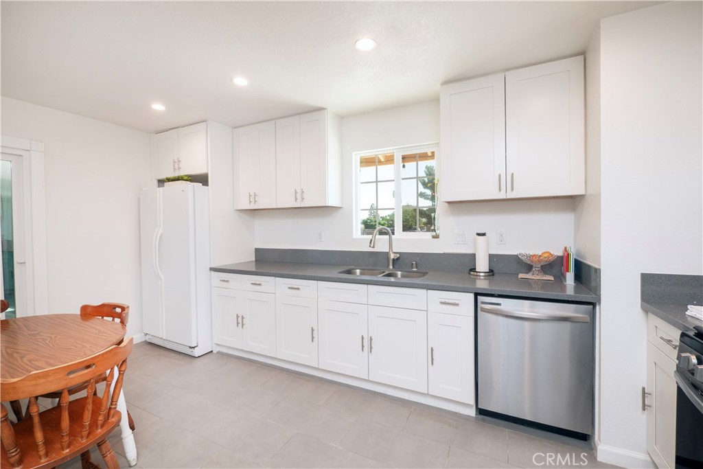 10707 Redwood Property Photo 6