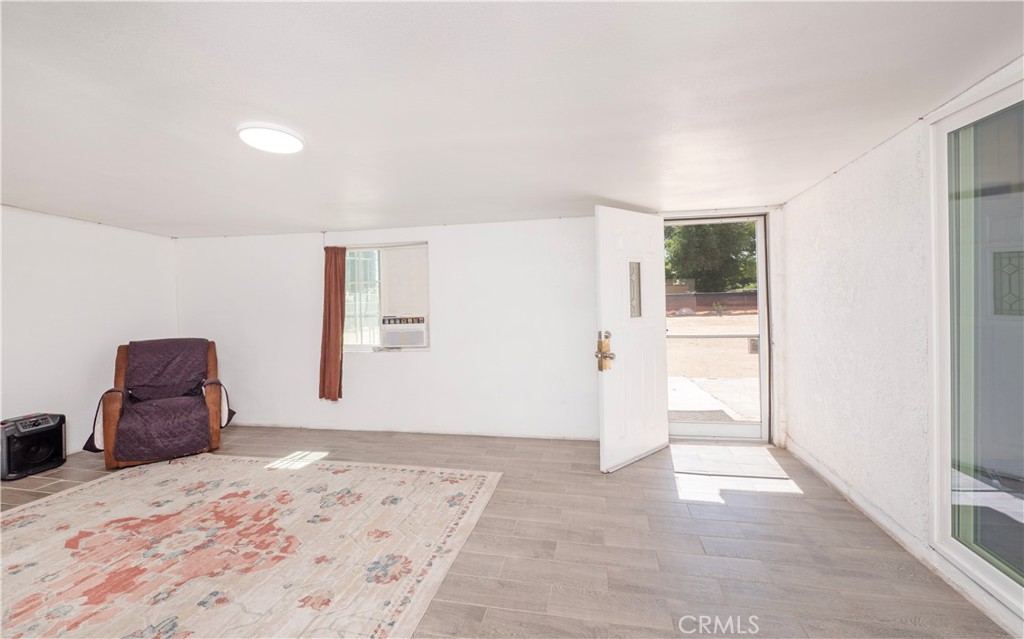 10707 Redwood Property Photo 9