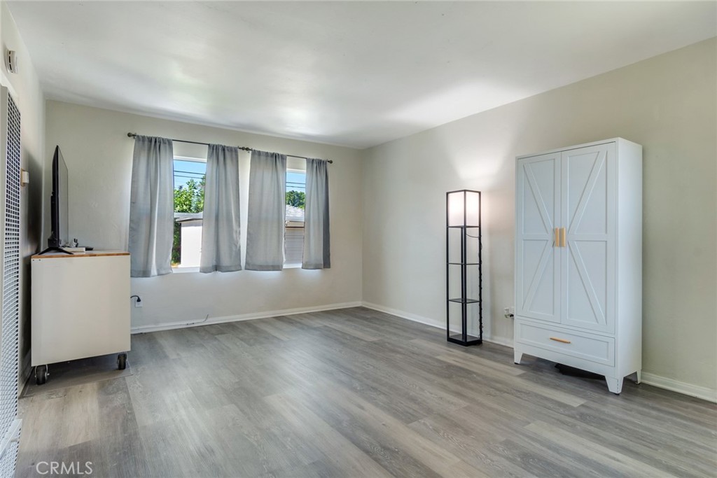 1574 W 20th Street Property Photo 3