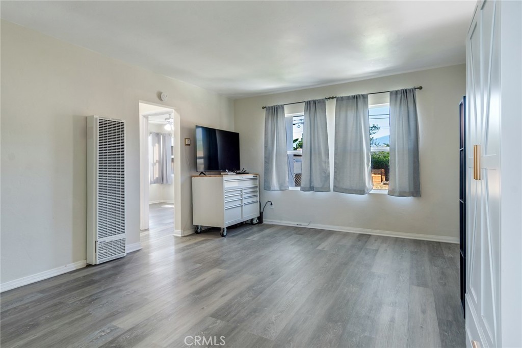 1574 W 20th Street Property Photo 4