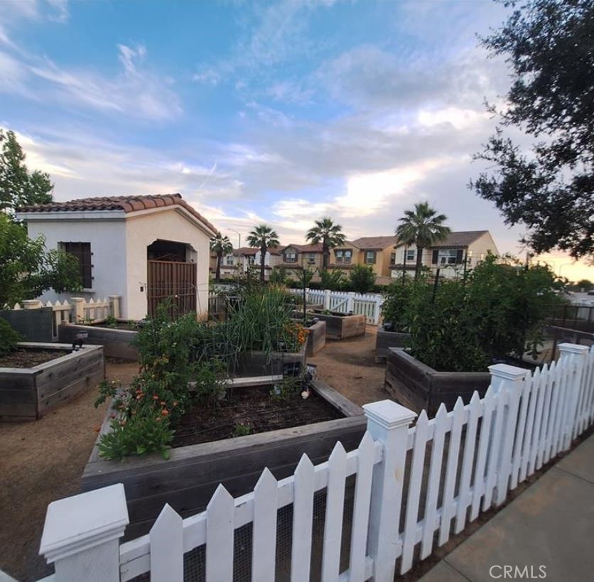 825 Parisa Place Property Photo 24