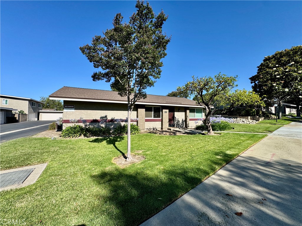 1630 Carmel Circle E Property Photo 2