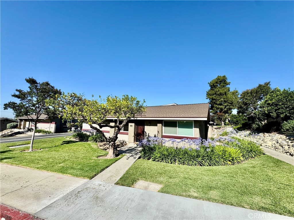 1630 Carmel Circle E Property Photo 3