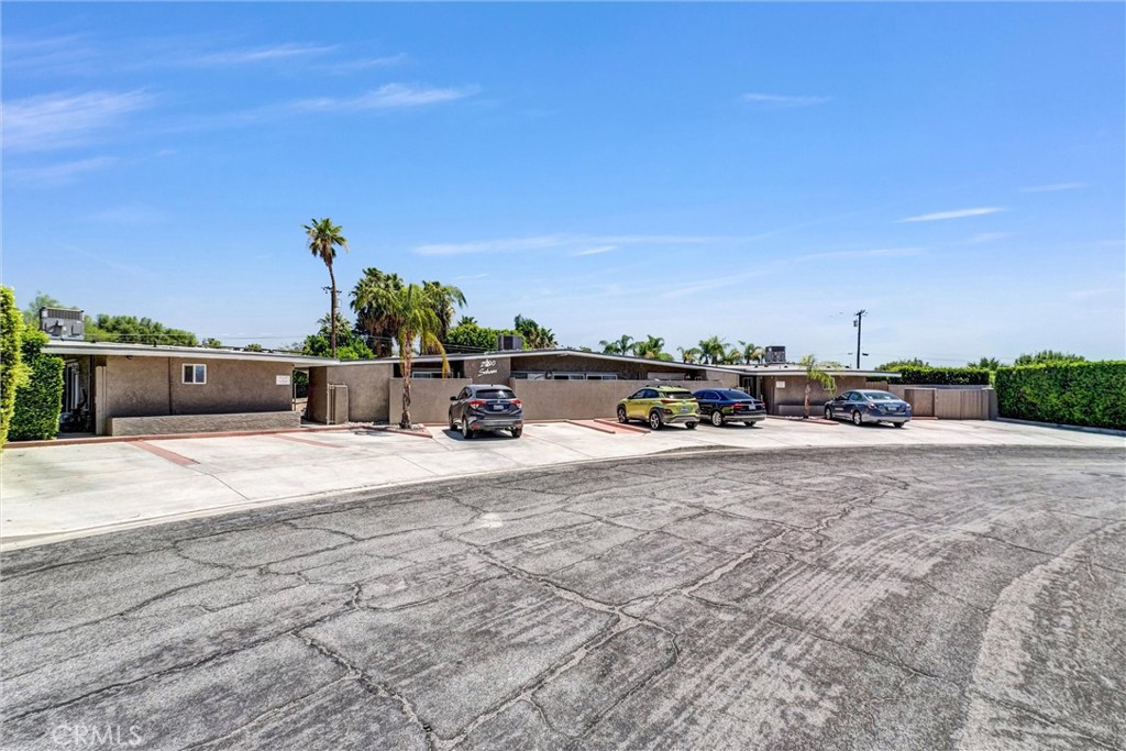 2200 E Sahara Road Property Photo 3