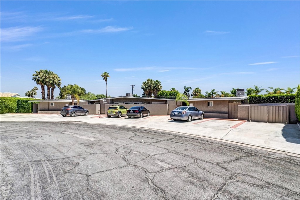 2200 E Sahara Road Property Photo 4