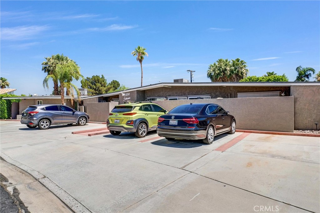 2200 E Sahara Road Property Photo 6