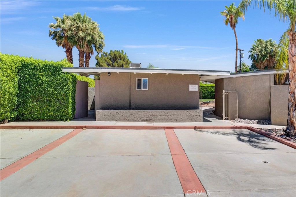 2200 E Sahara Road Property Photo 7