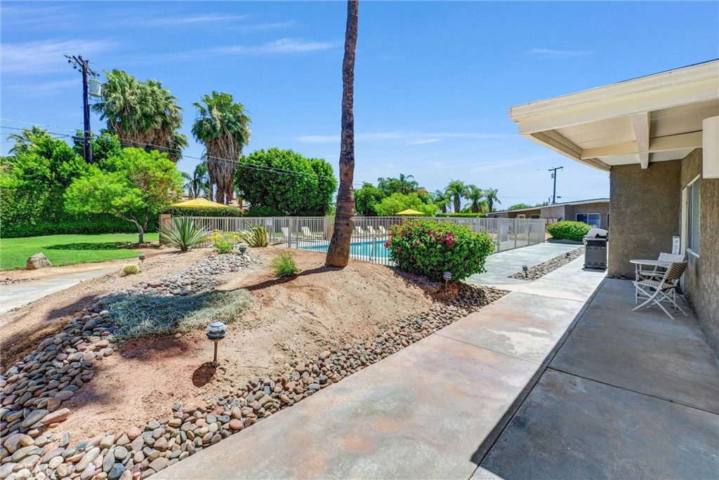 2200 E Sahara Road Property Photo 15