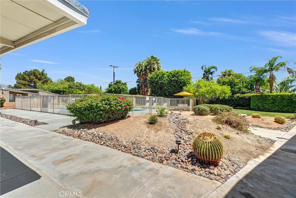 2200 E Sahara Road Property Photo 22