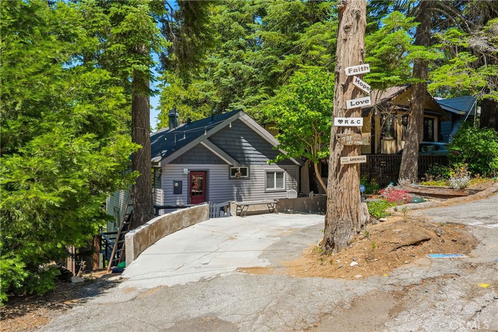 721 Ivy Property Photo 1