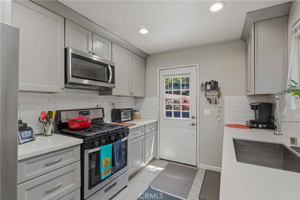 721 Ivy Property Photo 4