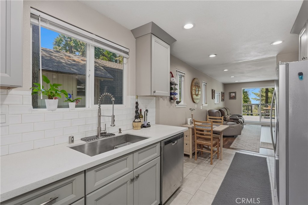 721 Ivy Property Photo 6