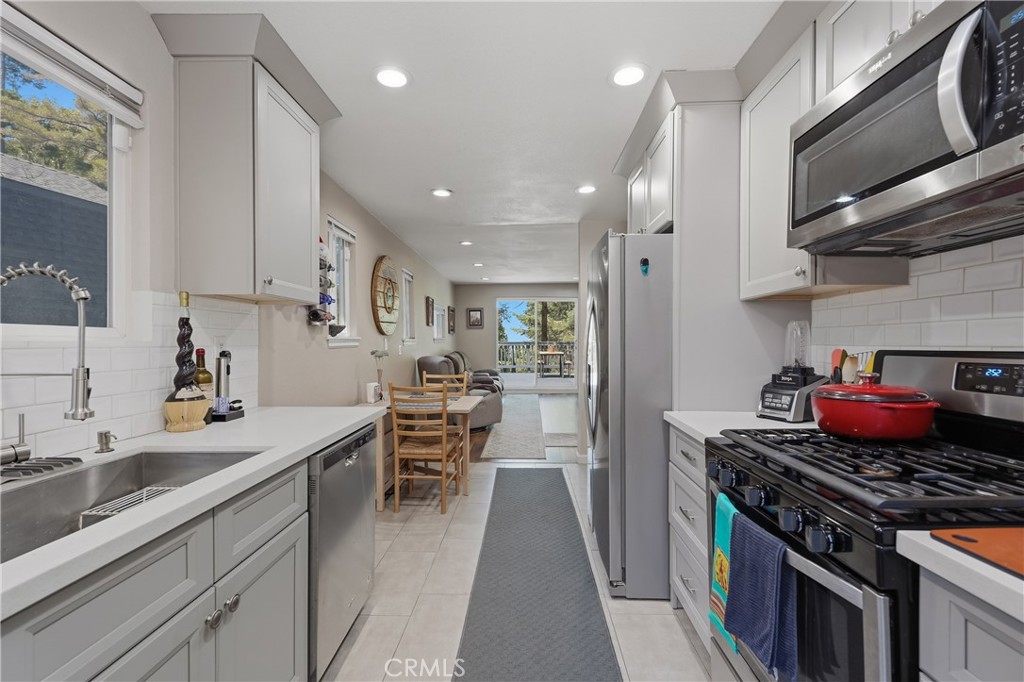 721 Ivy Property Photo 7