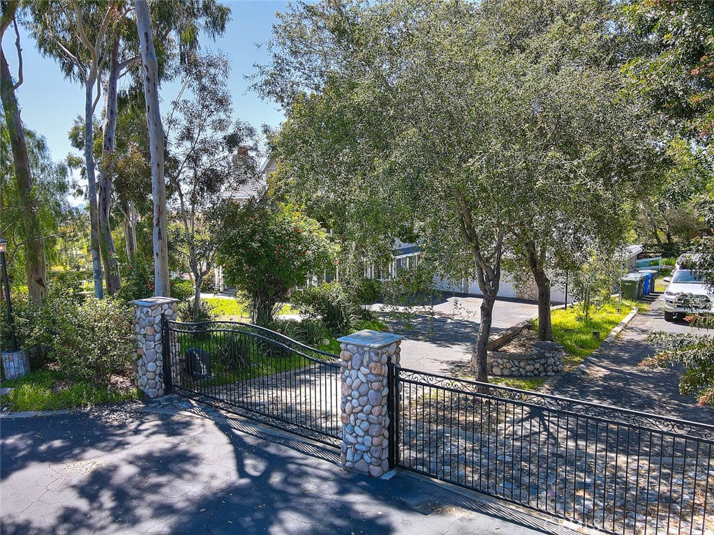750 Jericho Property Photo 6