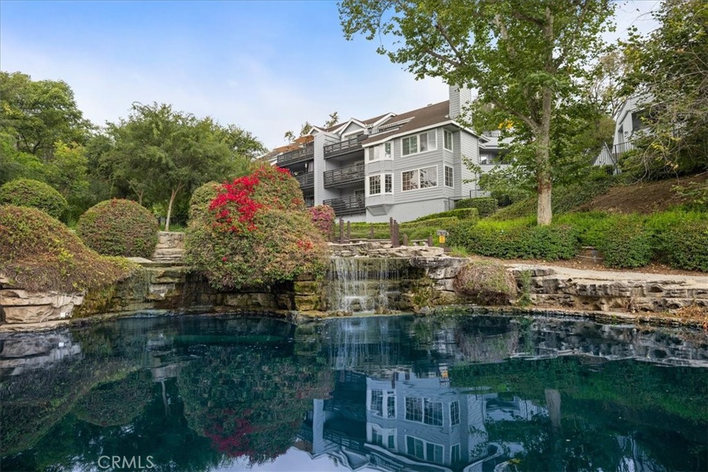 1083 Lakeview Property Photo 1