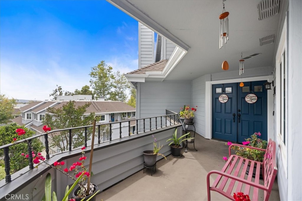 1083 Lakeview Property Photo 4